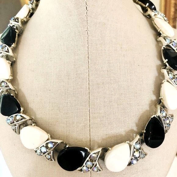 Vintage Thermoset Necklace & Rhinestone Earrings - Picture 3 of 15